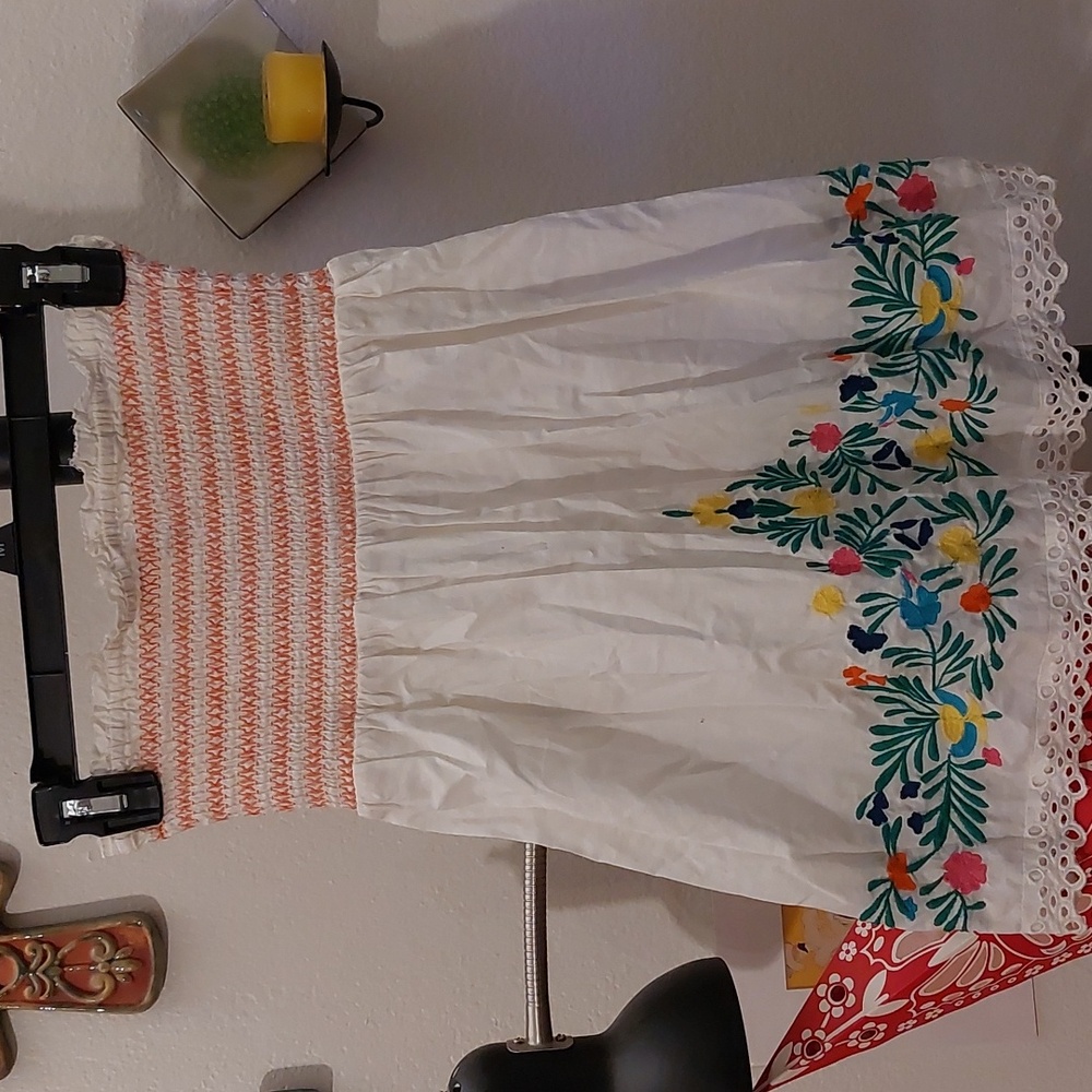 Y2K Guess jeans sleeveless embroidered top